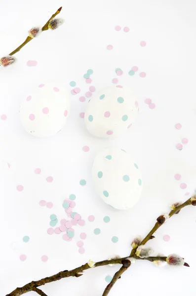 Paskalya - yumurta ve dotts ile kedicik.