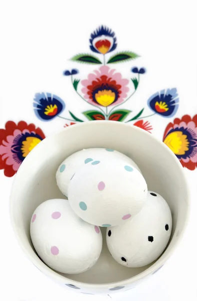 Paskalya - yumurta bir kase.