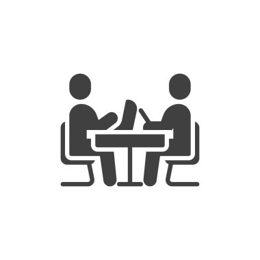 Ortak uzay vektör simgesi. Mobil konsept ve web tasarımı için düz tabela. Masada oturan iki kişi dizüstü bilgisayar sembolü üzerinde çalışıyor. Sembol, logo çizimi. Vektör grafikleri