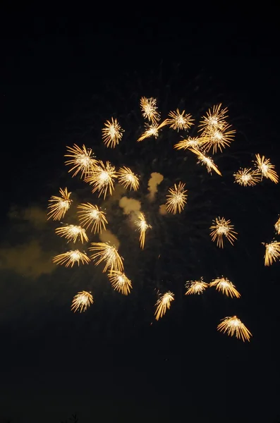 Hermosos fuegos artificiales — Foto de Stock