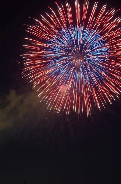 Hermosos fuegos artificiales — Foto de Stock