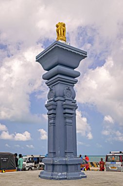 Dhanushkodi, Tamil Nadu, Hindistan-28 Ocak 2019: Hindistan 'ın güneydoğu ucundaki Dhanushkodi' deki Ashoka sütunu.