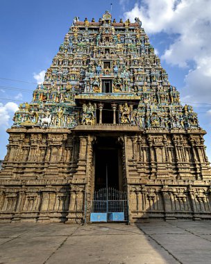 Vishnu Kallazagar Tapınağı 'nın Gopuram' ı Madurai, Tamil Nadu, Hindistan.