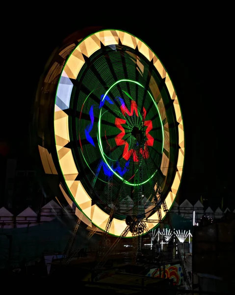 Fun Fair Giant Colorful Ferris Wheel Spinning Night Slow Shutter — Stock Photo, Image