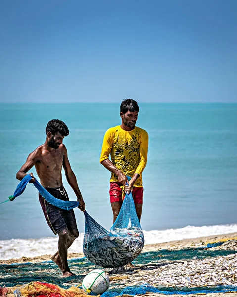Rameswaram Inde Janvier 2020 Deux Pêcheurs Marchant Vers Côte Avec — Photo