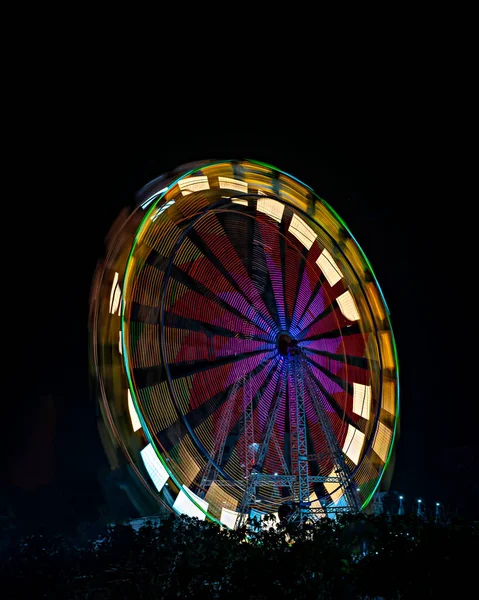 Feria Diversión Gigante Colorido Noria Rueda Girando Por Noche Imagen —  Fotos de Stock