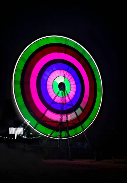 Imagen Obturador Lento Una Rueda Gigante Giratoria Colores Ferris Girando —  Fotos de Stock