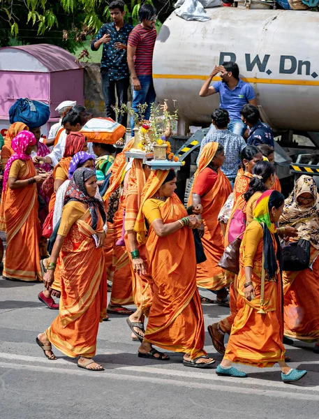 Pune Maháráštra Indie Června 2019 Ženy Které Nesou Tulsi Během — Stock fotografie