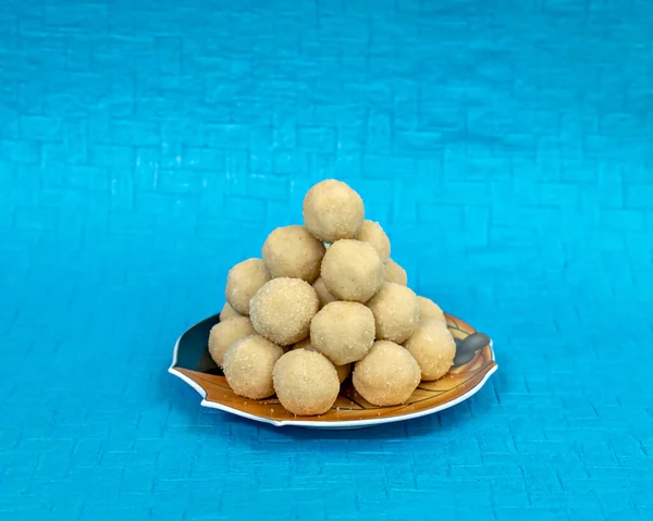 Selektives Fokusbild Eines Haufens Köstlicher Indischer Süßspeise Rava Grieß Laddus — Stockfoto