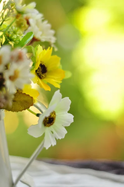 Guten Morgen mit Blumenstrauß — Stockfoto