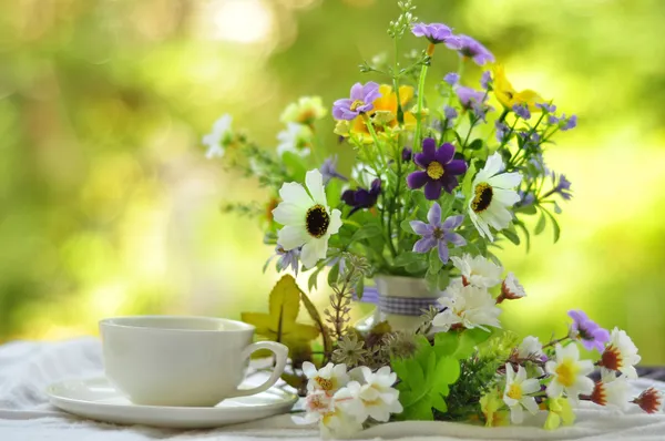 Bom dia com buquê de flores — Fotografia de Stock