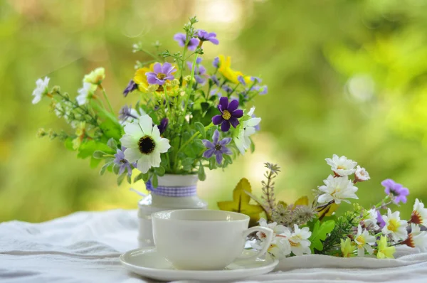 Buongiorno con mazzo di fiori — Foto Stock