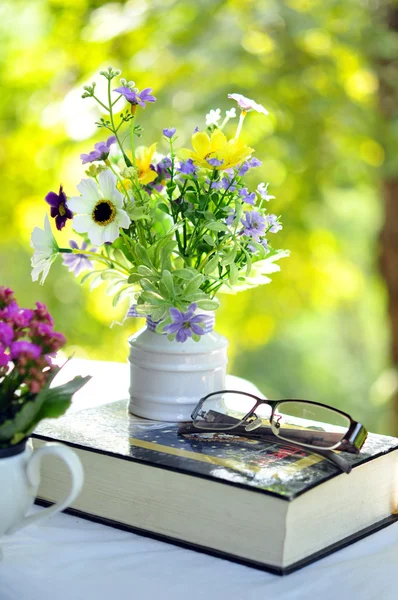 Buongiorno con mazzo di fiori — Foto Stock