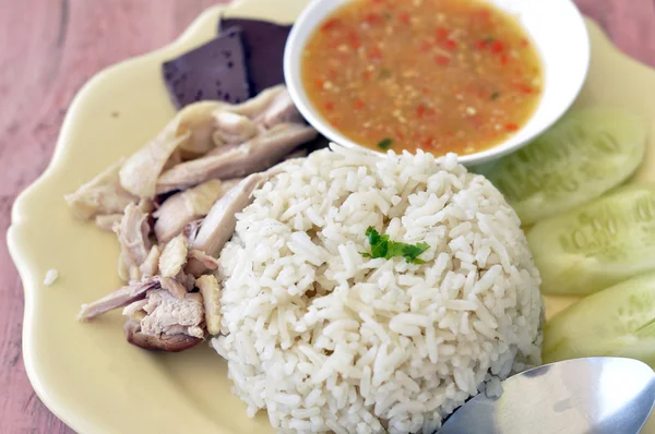 Ayam kukus dengan nasi (Ayam Hainan ) — Stok Foto
