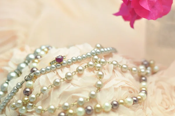 Bruiloft kant en pearl — Stockfoto