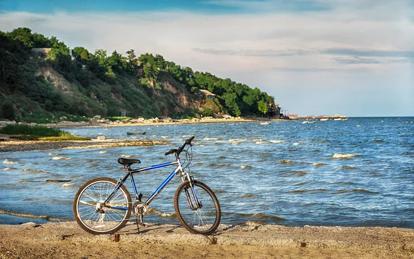 Sepeda di pantai laut — Stok Foto