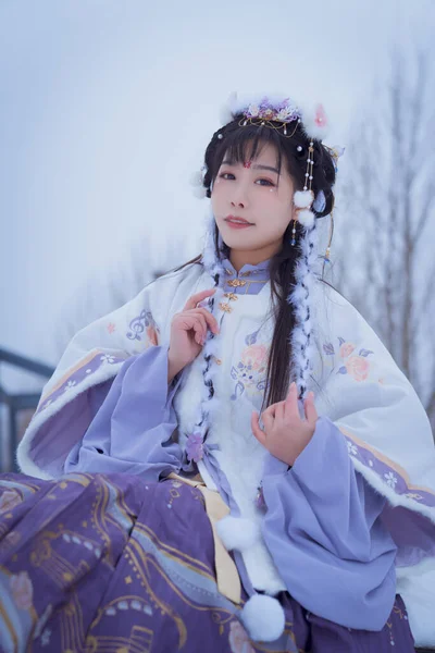 Een Meisje Hanfu Sneeuw — Stockfoto