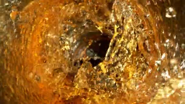 Super Slow Motion Shot Golden Alcohol Liquid Spin Γύρω Στο — Αρχείο Βίντεο