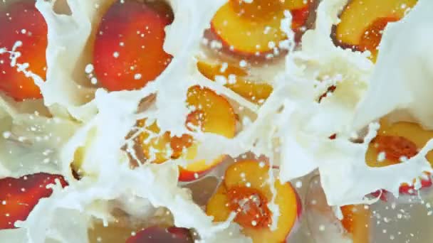 Super Slow Motion Shot Fresh Peaches 1000Fps Sebességgel Beleesik Krémbe — Stock videók