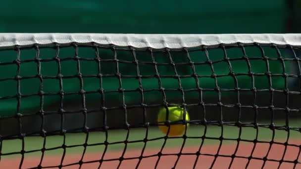 Tenis Topunun Süper Yavaş Çekimi Kortta 1000Fps Internete Çarpıyor Yüksek — Stok video