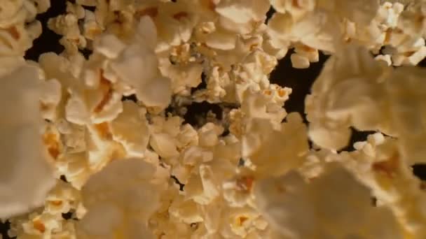 Super Slow Motion Skott Att Falla Ner Färska Fluffiga Popcorn — Stockvideo