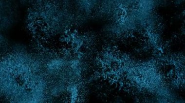 Mavi Toz Patlamasının Süper Yavaş Çekimi, Kara Arkaplan 'da, 300 metre yükseklikte. 4K Çözünürlükte Yüksek Hız Sinema Kamerasında Çekim.