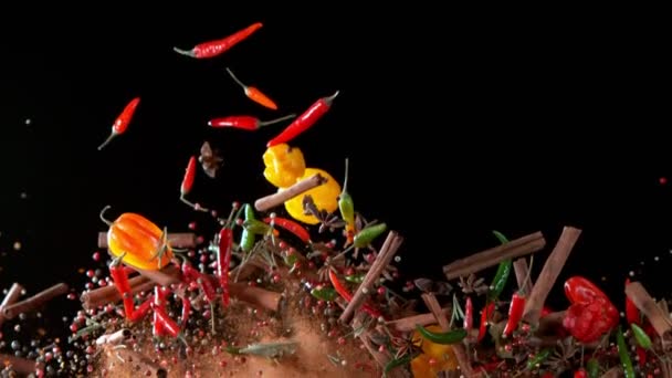 Супер Повільний Рух Різнокольоровий Вибух Приправ Ізольований Чорному Тлі Швидкістю — стокове відео