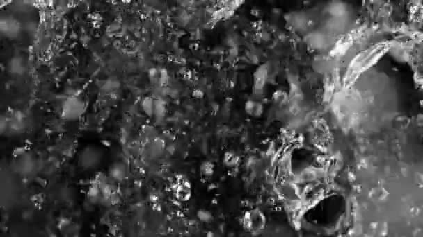 Super Slow Motion Shot Muchas Gotas Agua Cayendo Salpicando Superficie — Vídeo de stock