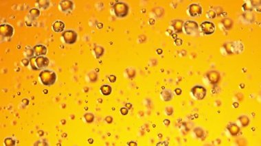 Altın Arkaplan 'da, Hareket Eden Yağ Baloncukları' nın Süper Yavaş Çekimi, 1000fps. Yüksek Hız Sinema Kamerası ile 4K çözünürlükte çekilmiştir.
