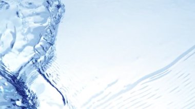 Dalgalanan Dalgaların Süper Yavaş Çekimi Soyut Temiz Su Yüzeyi 1000fps. 4K Çözünürlükte Yüksek Hız Sinema Kamerası ile Çekim.