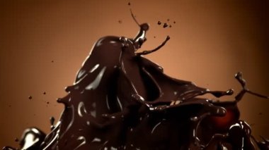 Kahverengi Gradyan Arkaplanda 1000 fps 'de Süper Yavaş Su Sıçratma Çekimi Eritilmiş Çikolata. 4K Çözünürlükte Yüksek Hız Sinema Kamerası ile Çekim.