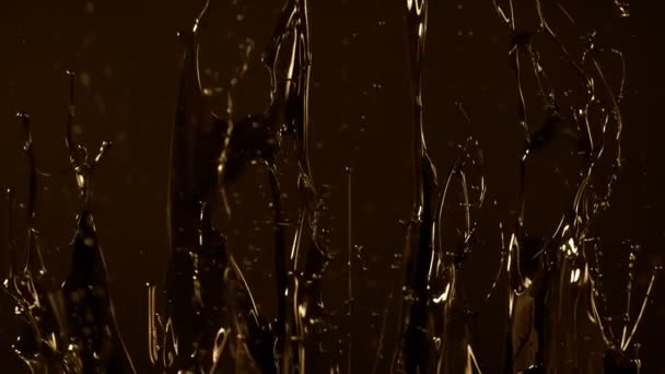 Super Slow Motion Shot Από Γυαλιστερό Σκούρο Χρυσό Χρώμα Splash — Αρχείο Βίντεο