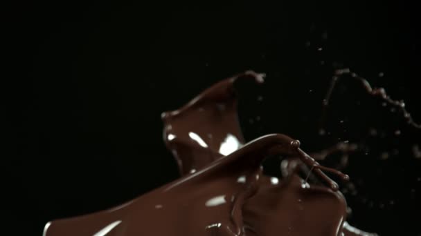 Super Slow Motion Skott Stänk Smält Choklad Isolerad Svart Bakgrund — Stockvideo