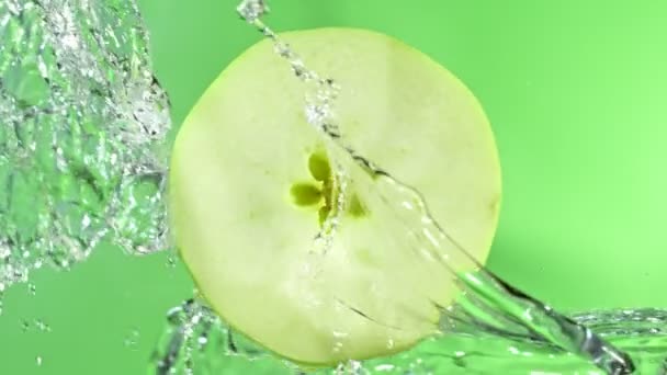 Super Slow Motion Shot Rotating Fresh Green Apple Slice Splashing — Stock video