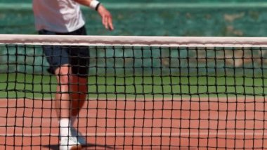Tenis oyuncusunun Super Slow Motion shot 'ı sahada top ile 1000fps' te internete düştü. 4K 'da Yüksek Hız Sinema Kamerası ile çekildi..