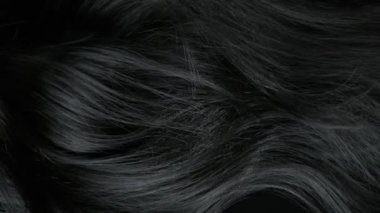 Süper Yavaş Hareketli Siyah Saçlı 'nın 1000 fp' lik görüntüsü. 4K 'da Yüksek Hız Sinema Kamerası ile çekildi..