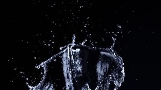 Super Slow Motion Shot Water Splash Isolé Sur Fond Noir — Video