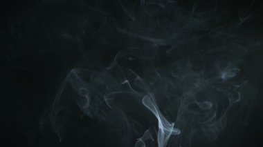 Yükselen Duman Arkaplanı 'nın Süper Yavaş Çekimi, 300 fite kadar izole edildi. 4K 'da yüksek hızlı sinema kamerası ile çekildi...