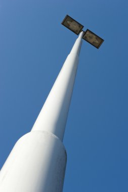 elektrik direği, closeup karayolu üzerinde gasstation Park