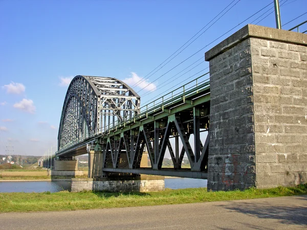 Most kolejowy nad rzeką Ren — Zdjęcie stockowe