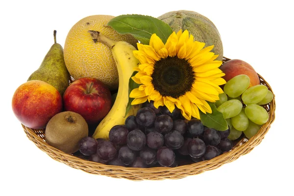 Gran cesta de fruta adornada con girasol — Foto de Stock