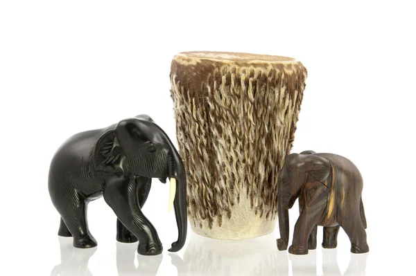 Carved elephants with African drum — Stock Photo, Image