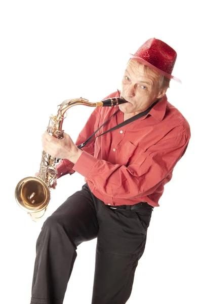 Hombre tocando saxofón tenor juguetón — Foto de Stock