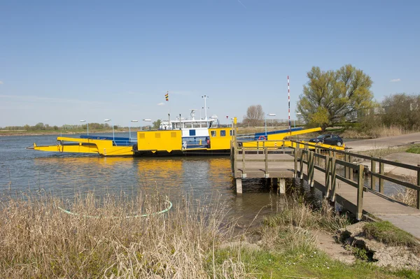 Ferryboat amarré au lieu de débarquement — Photo
