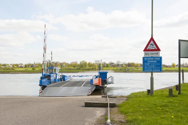 Ferryboat docked at landing stage — Stock Photo, Image