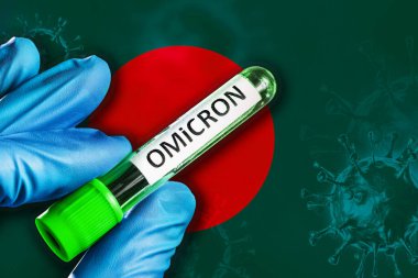 Bangladeş Omikron salgını. Mavi lastik eldivenli bir el, Bangladeş bayrağının önünde kovid 19 virüslü bir tüp tutuyor. Omicron varyant salgını kavramı