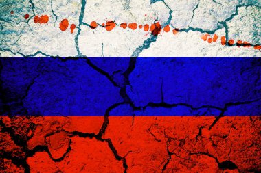 Rusya Federasyonu 'nun çatlamış bayrağı, Rusya Başkanı' nın saldırısının sembolü olarak beyaz bir şeride kırmızı kan sıçradı.