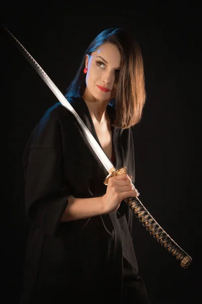 Retrato Uma Jovem Garota Morena Kung Quimono Com Uma Espada — Fotografia de Stock