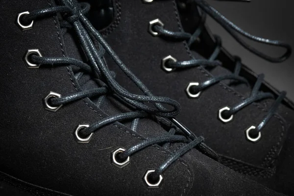 Lace-up on black suede mens winter boots — 图库照片