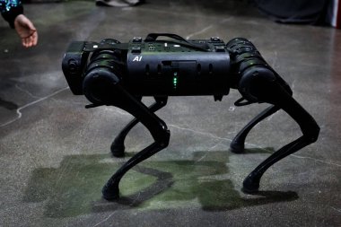 Robot köpek, robot festivalindeki Boston Dynamics gibi. Almaty, Kazakistan - 19 Şubat 2022
